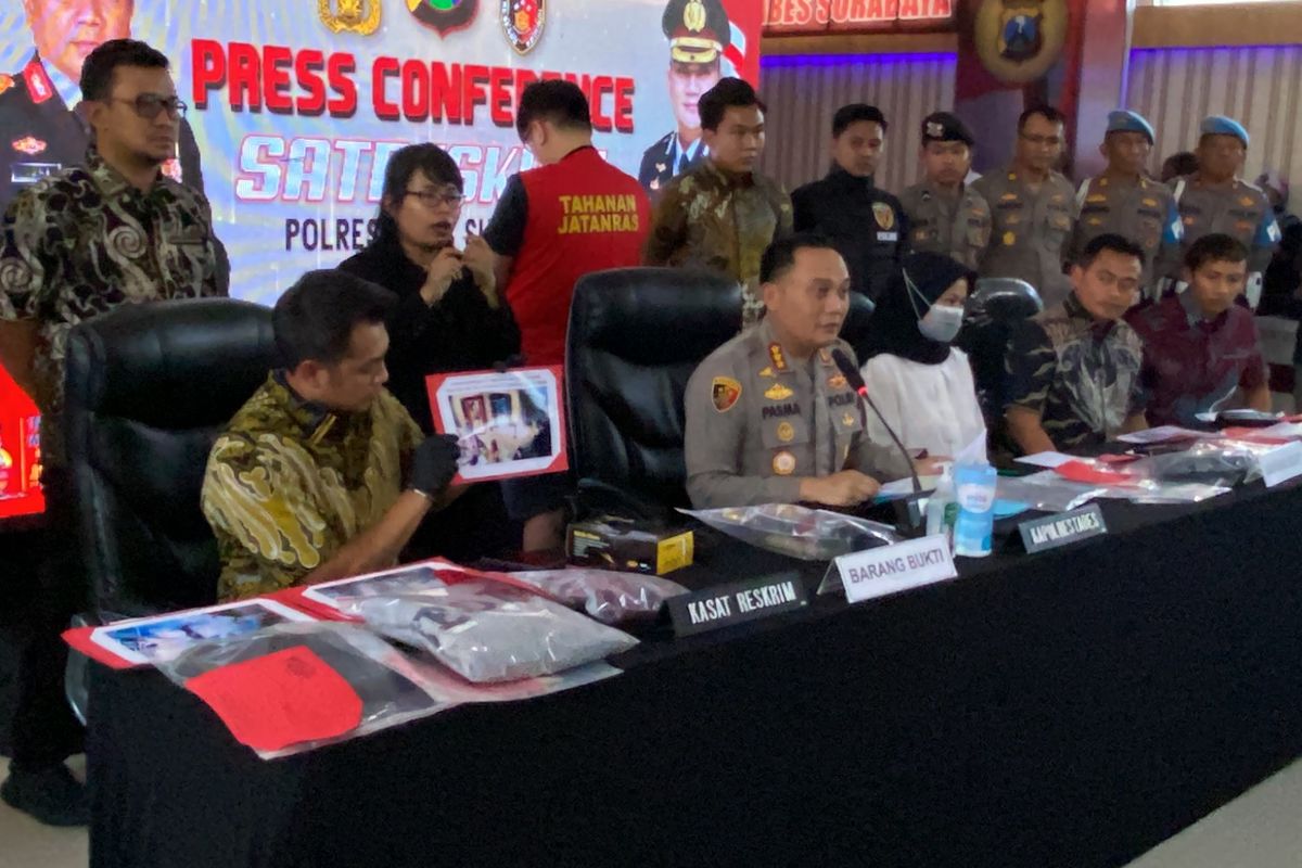 Konfresi pers wanita tewas di Surabaya dianiaya pacarnya, Gregorius Ronald Tannur (31), anak anggota DPR. 