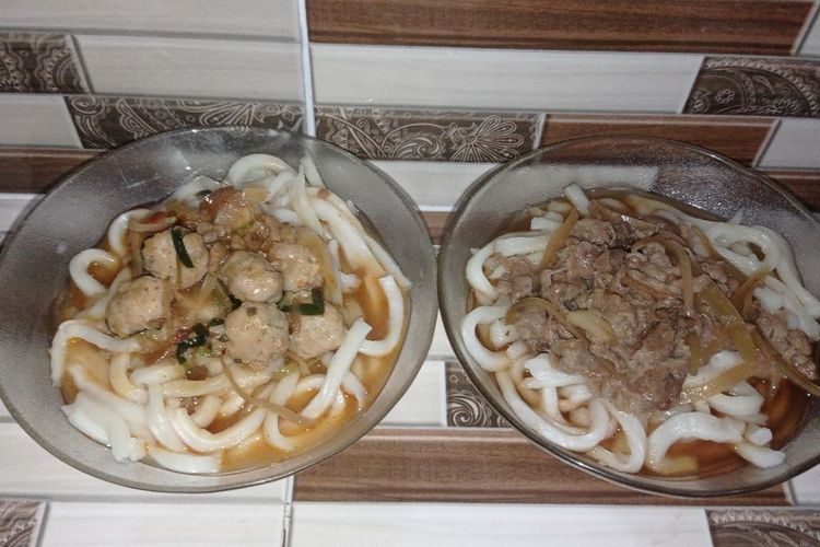 Mi Udon Daging Sapi dan Mi Udon Kuah Pedas dari Kanemory. 