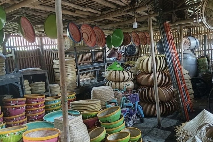 Kisah Kardi, Perajin Caping di Indramayu yang Bertahan 39 Tahun di Tengah Perubahan Zaman