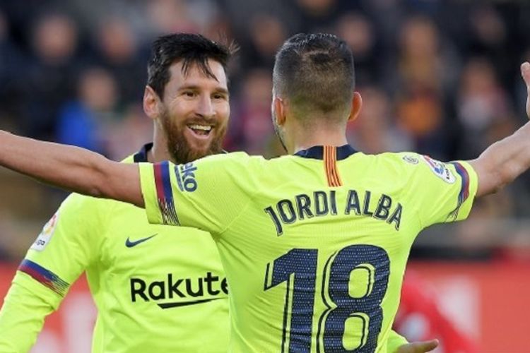 Jordi Alba merayakan gol Lionel Messi pada pertandingan Barcelona vs Girona di Stadion Montilivi dalam lanjutan La Liga Spanyol, 27 Januari 2019. 