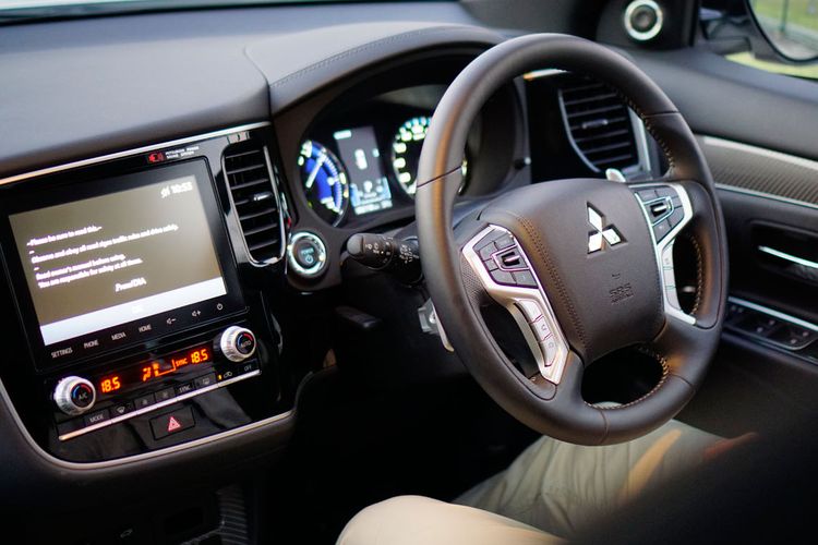 Detial interior mobil baru Mitsubishi Outlander PHEV di GIIAS 2019.