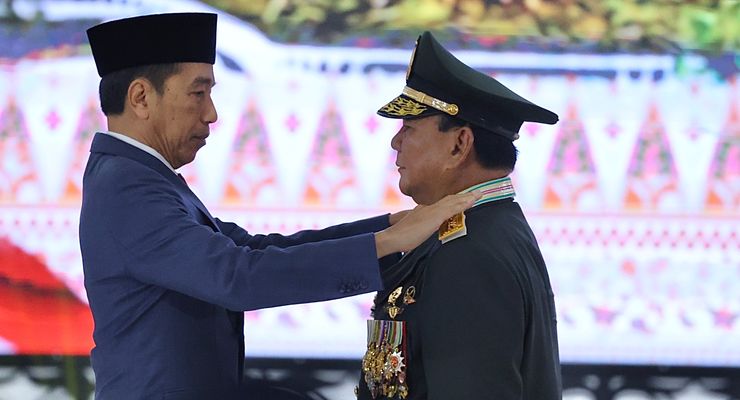 "Kuncian Politik" Jokowi di Balik Bintang Empat Prabowo
