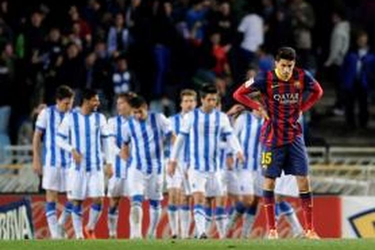 Para pemain Real Sociedad saat merayakan gol kedua ke gawang Barcelona yang dicetak Antoine Griezmann pada lanjutan Liga BBVA di Stadion Anoeta, Sabtu atau Minggu (23/1/2014) dini hari WIB. 