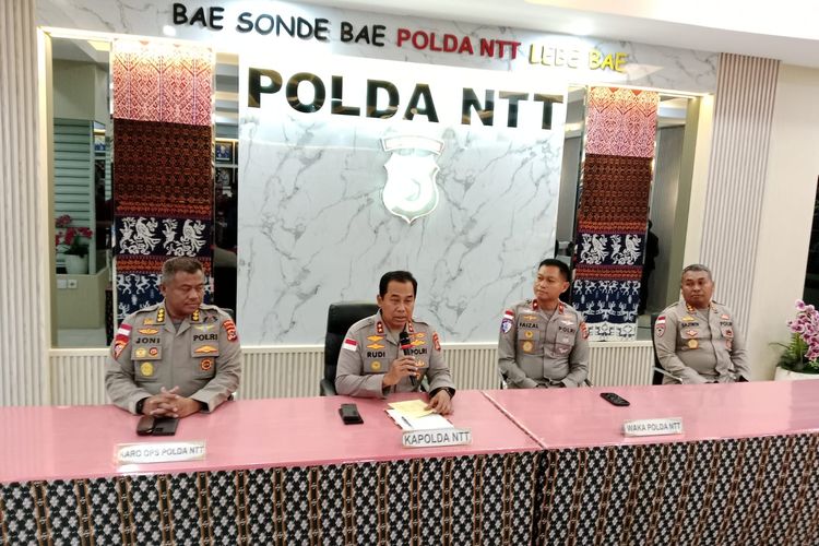 Polda NTT Jangkau 3 Wilayah Terisolasi, Evakuasi Ibu Hamil yang Alami Pendarahan