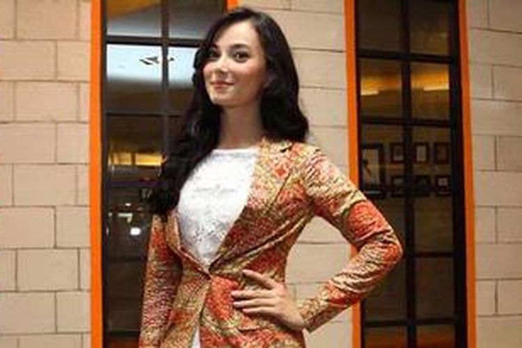 Asmirandah Zantman hadir pada pemutaran filmnya yang berjudul Jakarta Hati di Platinum XXI, FX Mall Senayan, Jakarta Selatan, Kamis (1/11/2012). 