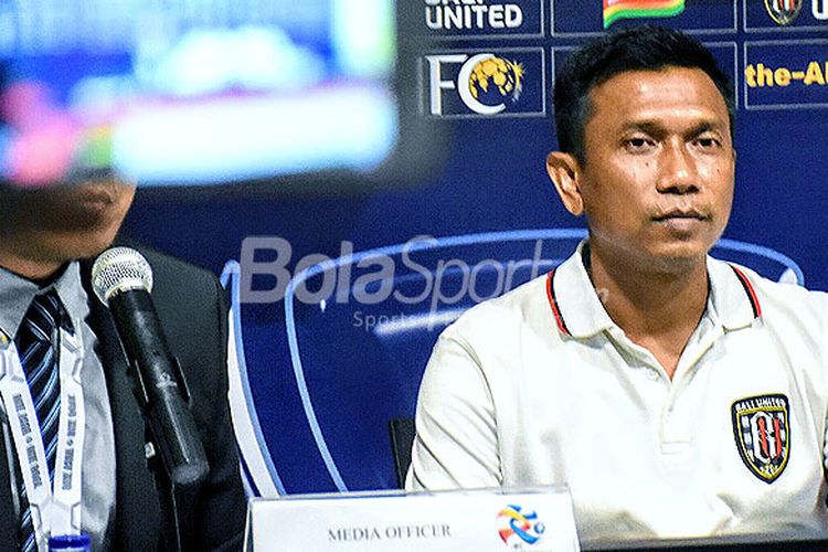 Pelatih Bali United, Widodo Cahyono Putro, saat sesi konfrensi pers usai timnya mengalahkan Tampines Rovers FC di Stadion Kapten I Wayan Dipta, Gianyar, Selasa (16/1/2018).