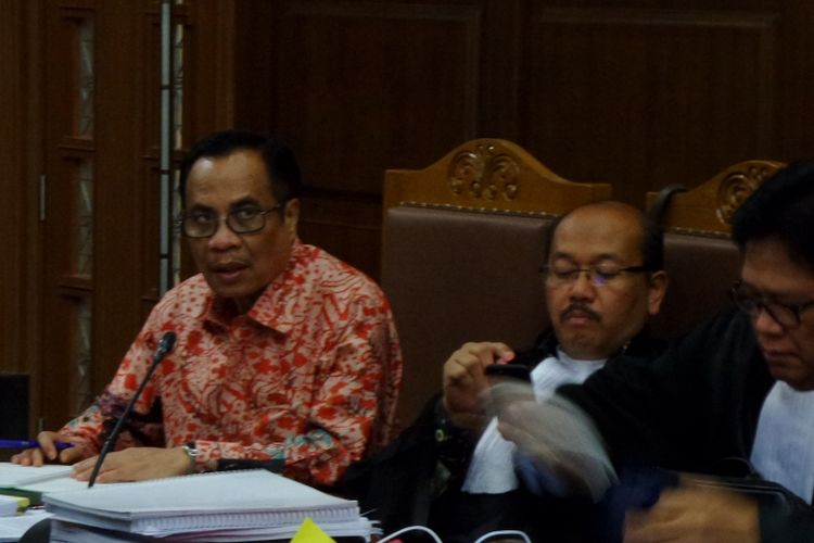 Mantan Dirjen Kependudukan dan Catatan Sipil Kementerian Dalam Negeri, Irman, menjadi terdakwa di Pengadilan Tipikor Jakarta, Kamis (16/3/2017).