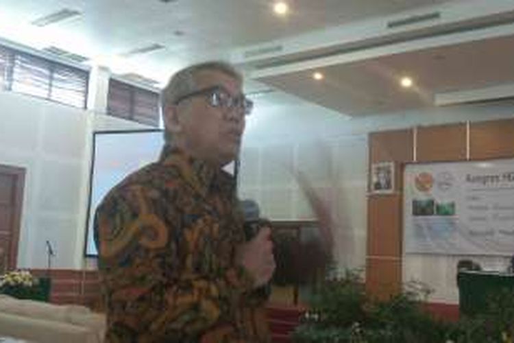 Prof Supiandi Sabiham, Ketua Umum Himpunan Gambut Indonesia pada acara Kongres Gambut ke -7 di Bogor, 28/10/2016