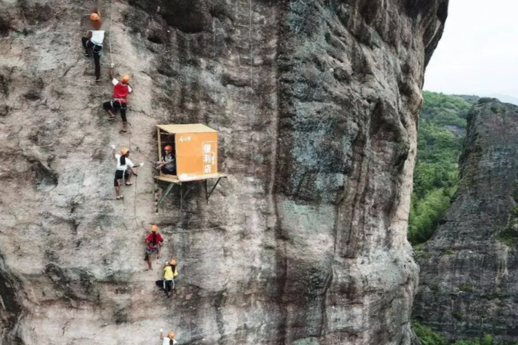 Toserba di Taman Geologi Nasional Shiniuzhai di provinsi Hunan, China. (WEIBO VIA INSIDER)