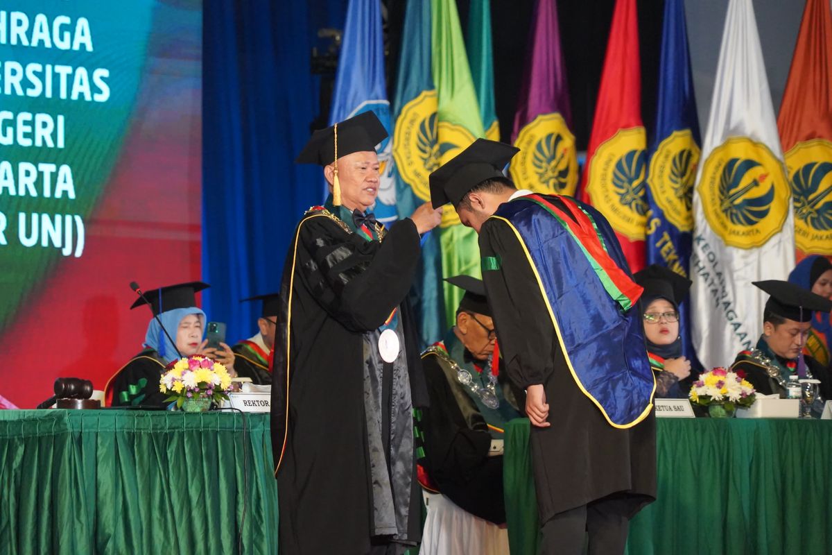 UNJ menggelar Wisuda Semester Gasal Tahun Akademik 2024/2025pada 21-24 April 2025 di GOR UNJ, Jakarta.