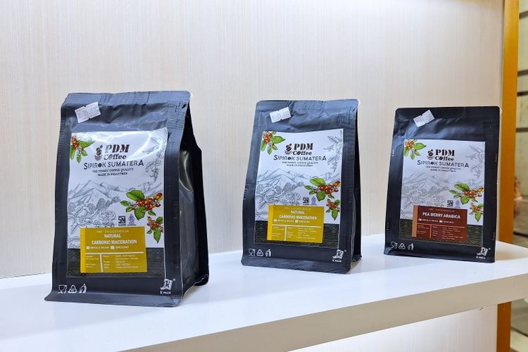 Produk kopi arabika unggulan PDM Coffee asal Pesantren Darul Mursyid, Sumatera Utara, tampil di ajang Indonesia Sharia Economic Festival (ISEF) 2025. 