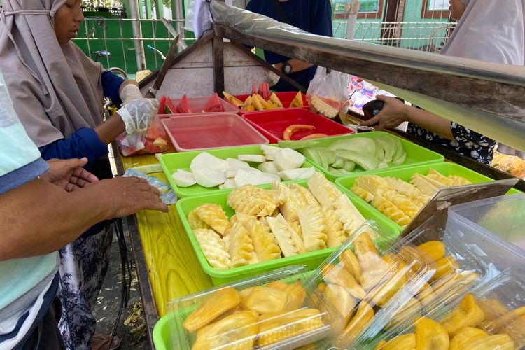Cuaca Menyengat di Semarang, Gilo-Gilo Buah Segar Rp 1.500 Jadi Buruan
