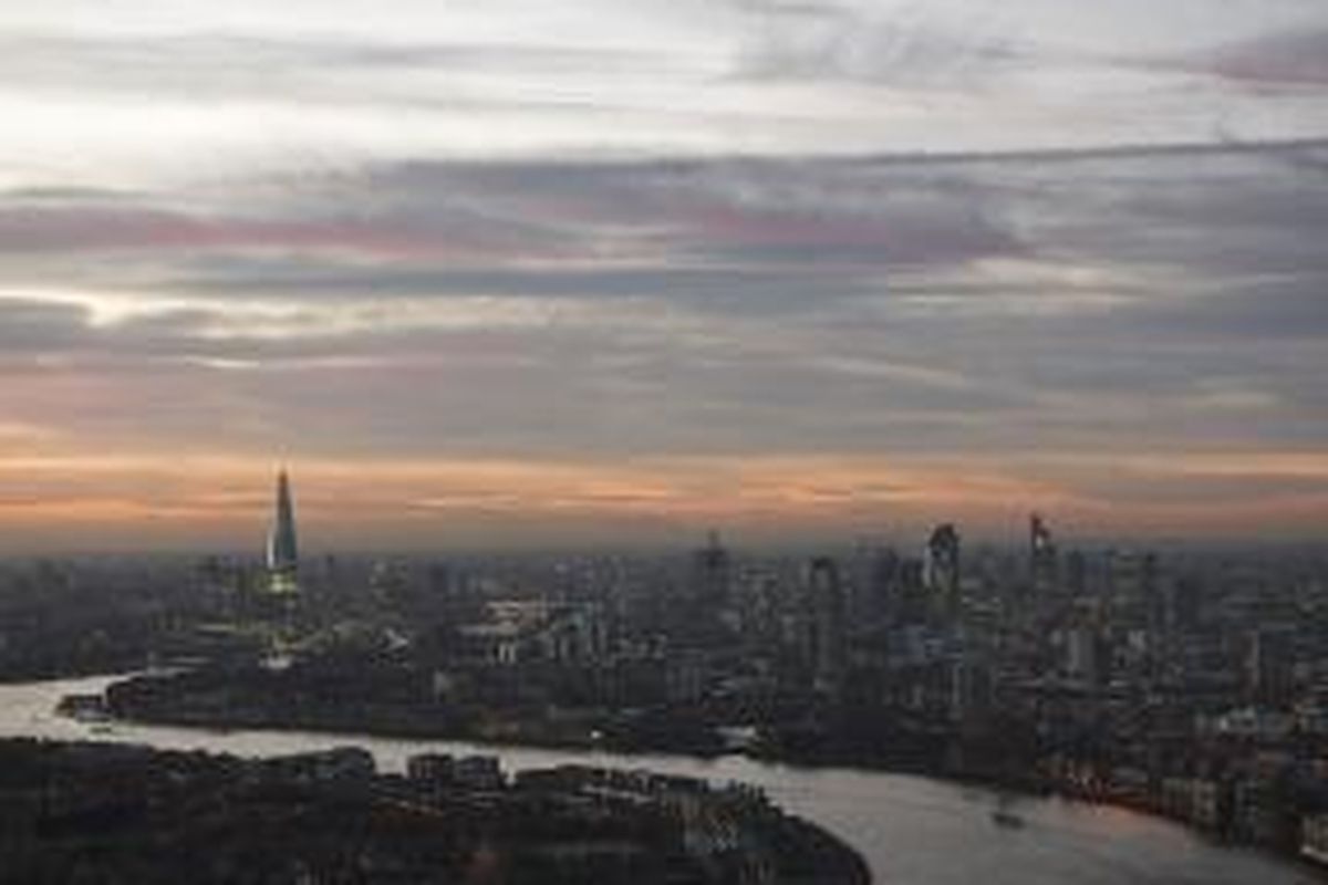 The Shard, karya Renzo Piano Building Workshop. The Shard termasuk dalam deretan enam gedung yang dinominasikan sebagai penerima Stirling Prize dari Royal Institute of British Architects (RIBA). Selain The Shard, Olympic Aquatics Centre karya Zaha Hadid dan perpustakaan publik terbesar di Eropa karya Mecanoo pun masuk dalam daftar tersebut.