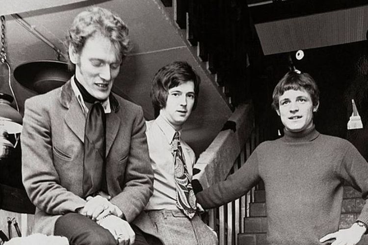Cream Band (Jack Bruce, Eric Clapton, dan Ginger Baker) 
