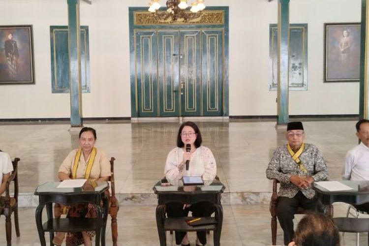 Tirakatan 24 Jam, Pura Mangkunegaran Solo Undang 10.000 Warga Saksikan Kirab Malam 1 Suro