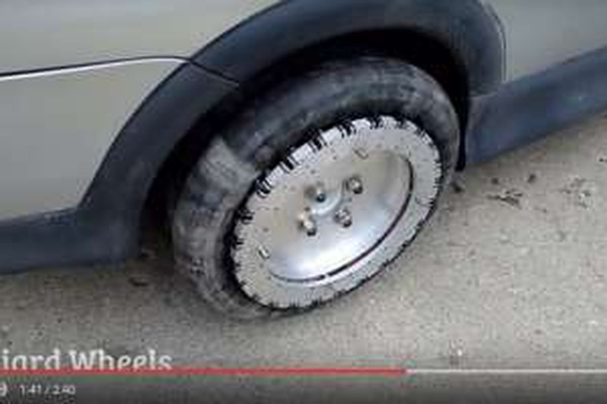 Ban mobil Liddiard Wheel, yang bisa menggerakkan mobil ke segala arah.