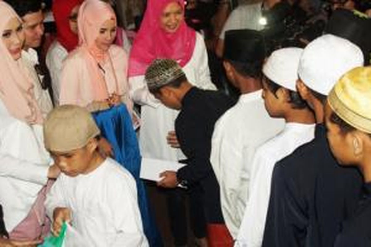 Mazaya Meccanism Ramadhan Charity mengundang 50 anak yatim, berlangsung di toko Meccanism di Kemang, Jakarta.