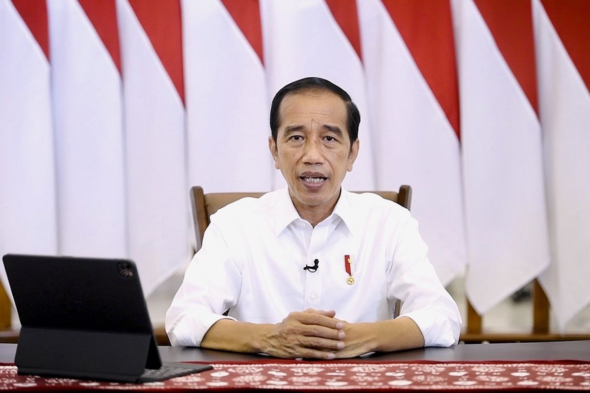 Presiden Joko Widodo menyampaikan keterangan terkait cuti bersama Idul Fitri 1443 Hijriah di Istana Bogor, Jawa Barat, Rabu (6/4/2022). ANTARA FOTO/BPMI/rwa.