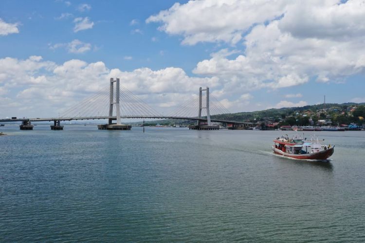 Ketika jembatan ini dibuka, akan mempermudah akses masyarakat yang berada di kawasan Kota Lama atau Poasia yang selama ini dipisahkan oleh Teluk.

