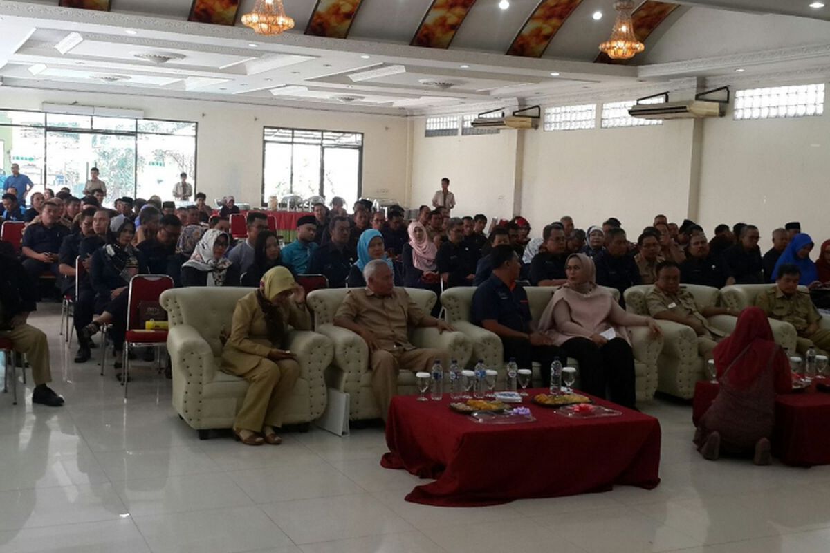 Sosialisasi aplikasi Smart Library dari Gramedia Digital Nusantara dalam Forum Musyawarah Kerja Kepala Sekolah SMP Kabupaten Karawang, Senin (24/9/2018). 