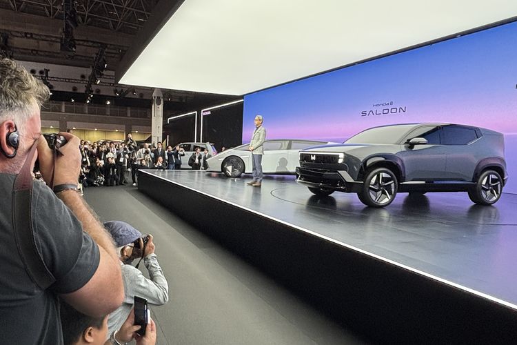 Suasana booth Honda di ajang japan Mobility Show 2025, Tokyo, Kamis (29/20/2025)