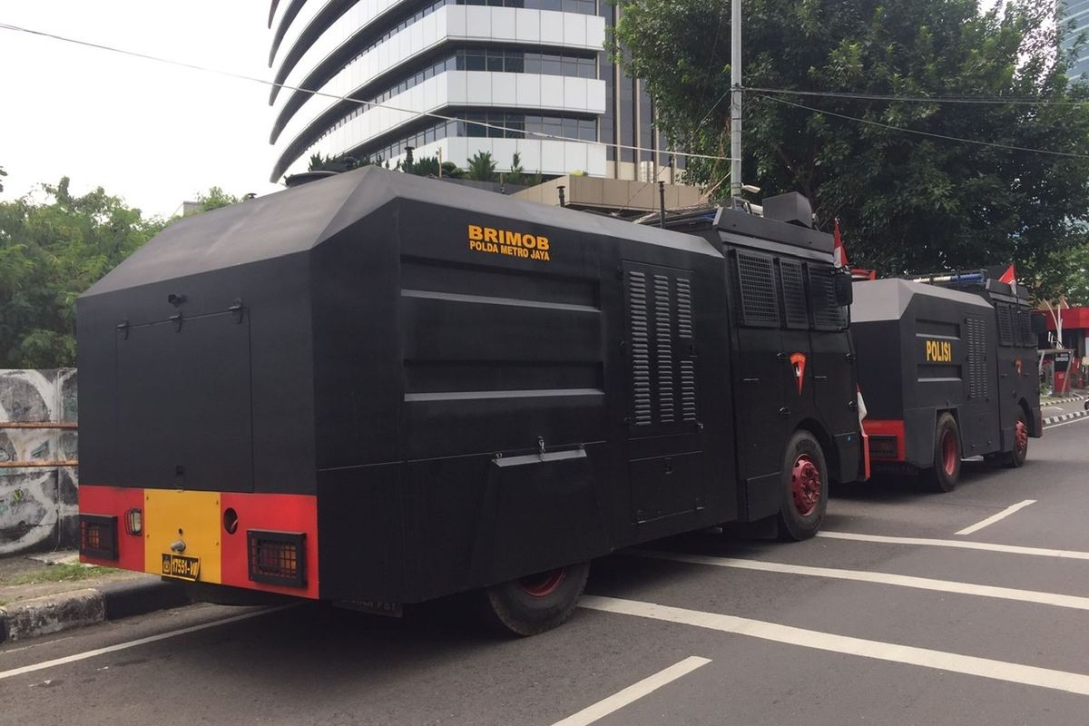 Polres Metro Jakarta Selatan siapkan pengamanan aksi demo di depan Gedung KPK, Setiabudi, Jakarta Selatan pada Senin (27/9/2021) pagi.