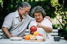 Cara agar Lansia Mau Makan Buah dan Sayur