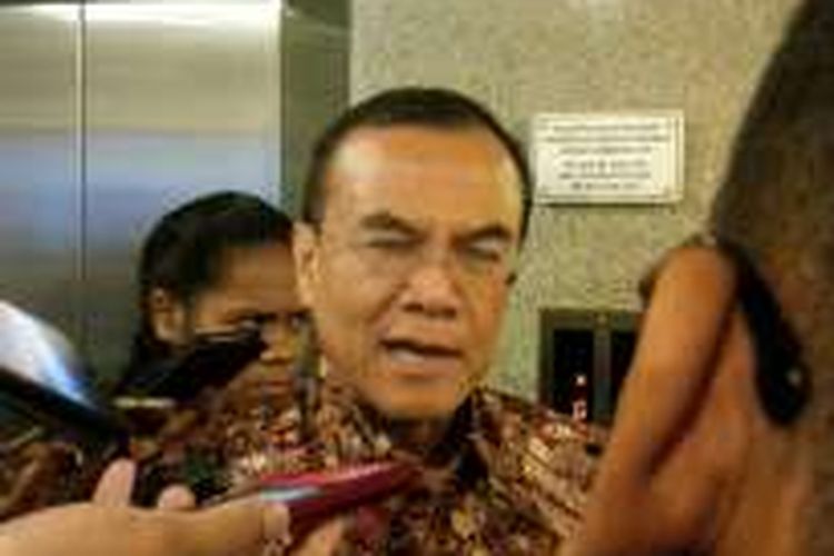 Deputi Bidang Pengendalian Pelaksanaan Penanaman Modal Azhar Lubis, di Kantor BKPM, Jakarta, (27/6).