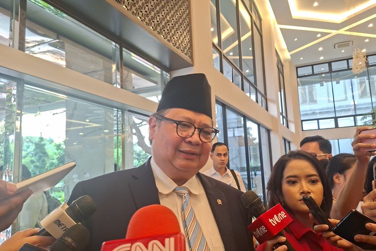 Besok Airlangga Pimpin Rapat Satgas Bahas Harga Plastik