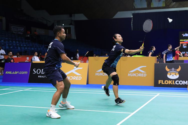 Pebulu tangkis ganda campuran Indonesia, Rehan Naufal Kusharjanto/Lisa Ayu Kusumawati, saat berlaga melawan Chang Ko-Chi/Lee Chih Chen (Taiwan) pada babak 32 besar Badminton Asia Championships 2023 di Lapangan 1 Sheikh Rashid Bin Hamdan Indoor Hall, Dubai, Uni Emirat Arab, pada Selasa (25/4/2023) waktu setempat. Terkini, Rehan/Lisa tampil di Malaysia Masters 2023. (Foto Dok. PBSI)