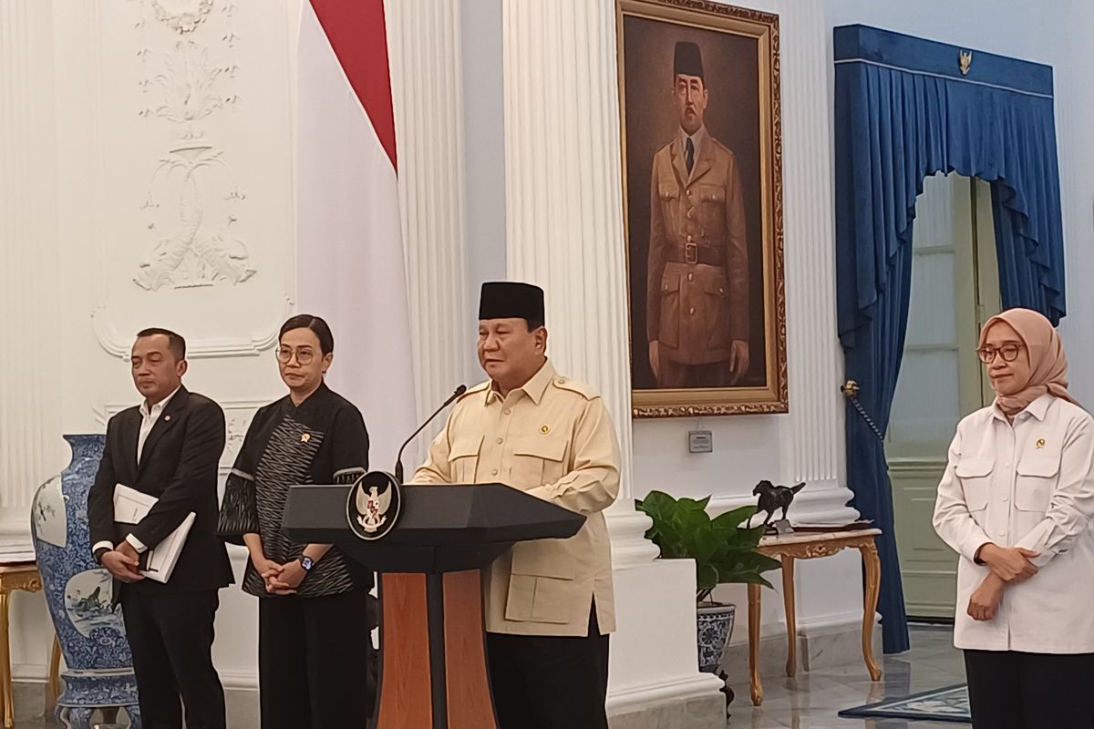 Presiden RI Prabowo Subianto di Istana Kepresidenan, Jakarta, Selasa (11/3/2025). Berikut adalah informasi tentang jadwal pencairan THR karyawan swasta dan pencairan THR PNS untuk Lebaran 2025.