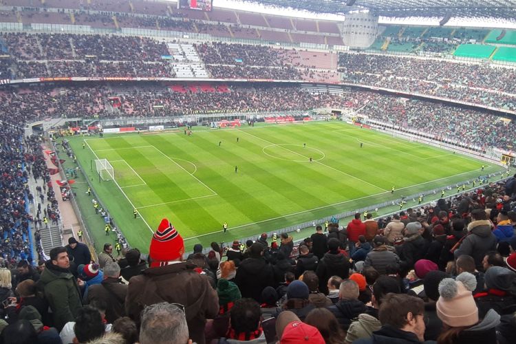 Suasana di Stadion San Siro saat laga Serie A Liga Italia pekan ke-20 antara AC Milan vs Udinese, Minggu (19/1/2020).