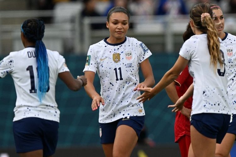 Pemain muda Amerika Serikat, Sophia Smith, menjadi salah satu bintang pada laga-laga awal Piala Dunia Wanita 2023. Dirinya  mencetak dua gol dan memberi satu assist saat Timnas Putri Amerika Serikat menang 3-0 atas Vietnam pada Sabtu (22/7/2023).