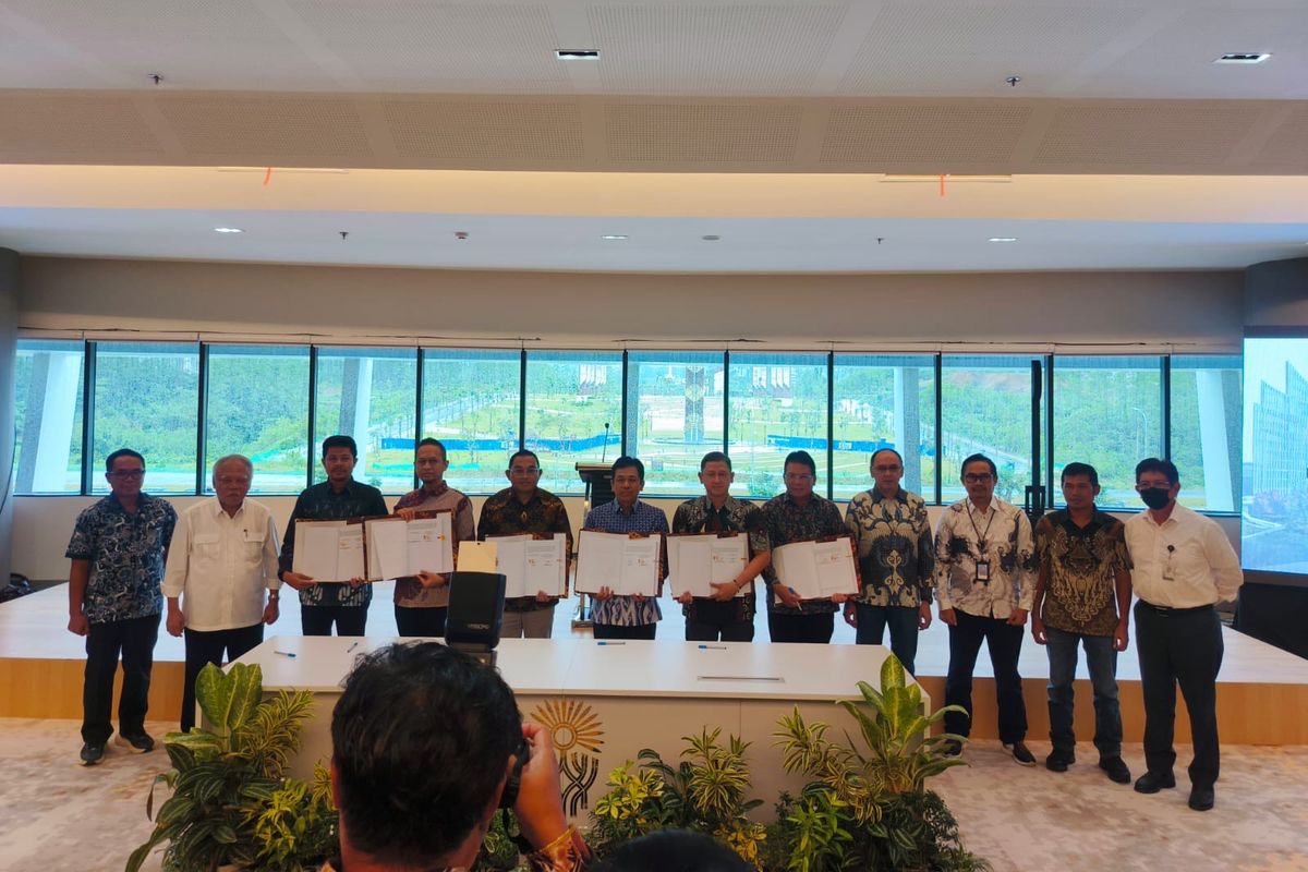 Penandatanganan kontrak Pembangunan Jalan Kawasan Kompleks Yudikatif senilai Rp 1,97 triliun. 