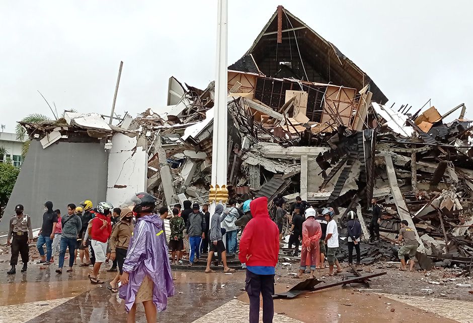 Ditjen Bina Marga Kirim Alat Berat, Buka Jalur Evakuasi Korban Gempa Majene
