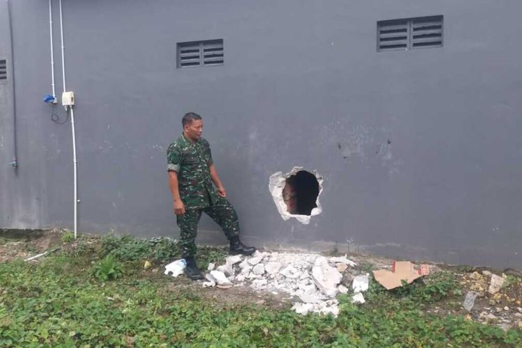 Toko ritel Indomaret di Jalan Raya Purwodadi - Semarang tepatnya di Desa Ngeluk, Kecamatan Penawangan, Kabupaten Grobogan, Jawa Tengah disatroni kawanan pencuri, Senin (24/2/2020).