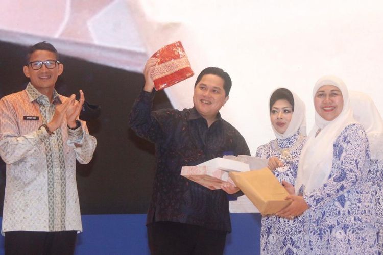 Erick Thohir dan Sandiaga Uno dalam Rakernas IWAPI 2022