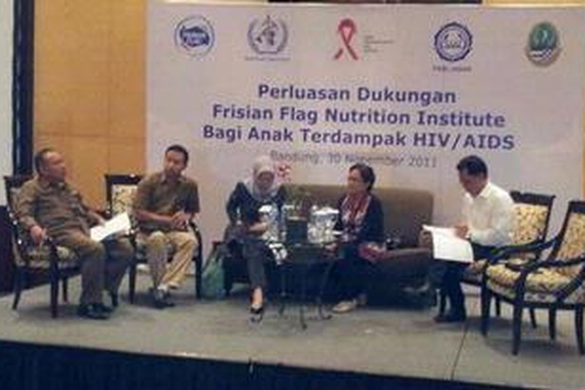 Diskusi mengenai perluasan layanan Frisian Flag bagi anak terdampak AIDS di Bandung, Rabu (30/11/2011).
