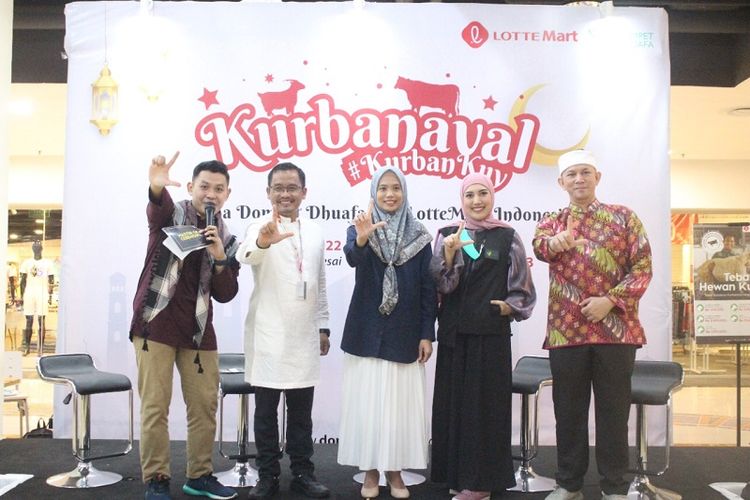 Jalinan kerja sama yang sudah bergulir sejak 2017 tersebut kembali semarakan Idul Adha 1443 Hijriah (H). Kali ini Dompet Dhuafa dan Lotte Mart gelar Kurbanaval untuk sukseskan Tebar Hewan Kurban (THK) yang bertempat di Lotte Mart Bintaro, Tangerang Selatan, Minggu (26/6/2022). 