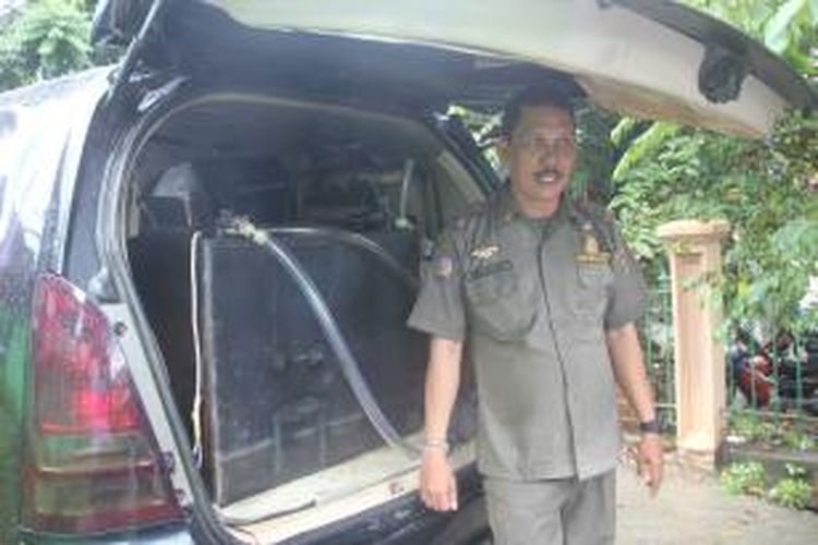 Satpol PP Samarinda, berhasil menangkap empat mobil pengetap yang sedang mengantree BBM di SPBU