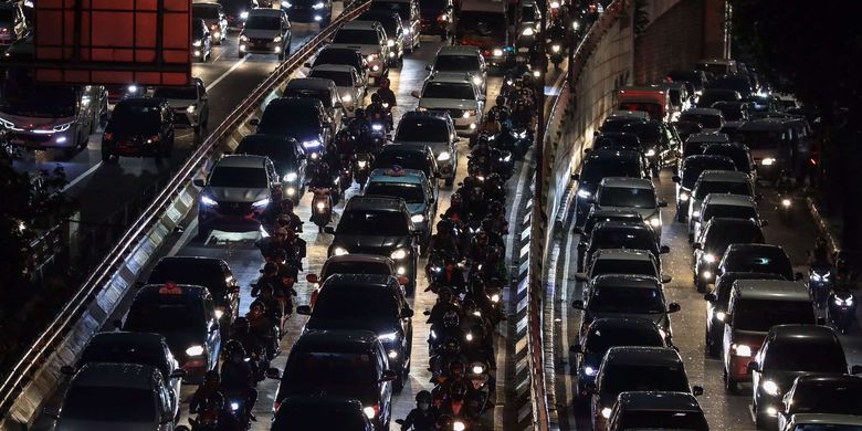 Jakarta Slowly Creeps Back towards Choking Traffic as it Enters New Normal