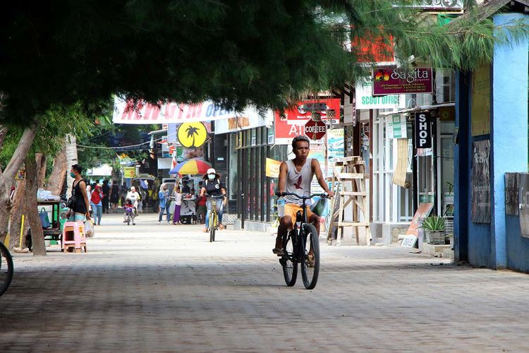 Suasana di kawasan wisata Gili Trawangan pasca-ditutup selama tiga bulan karena pandemi Covid-19, di Kabupaten Lombok Utara, Nusa Tenggara Barat, Sabtu (13/6/2020). Pemerintah Kabupaten Lombok Utara siap menyambut fase new normal di Gili Trawangan, Gili Meno, dan Gili Air, menyusul kawasan wisata tiga gili itu masih berstatus zona hijau atau dinyatakan nol kasus positif Covid-19.