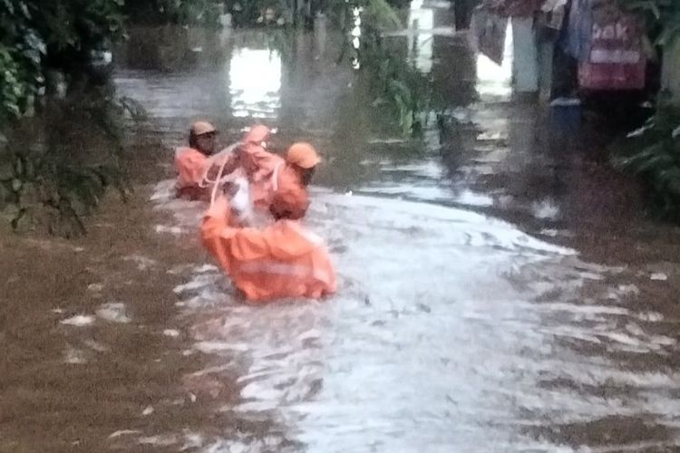 Penampakan banjir yang terjadi di Kelurahan Cilandak Timur, Pasar Minggu, Jakarta Selatan, Rabu (3/4/2024).