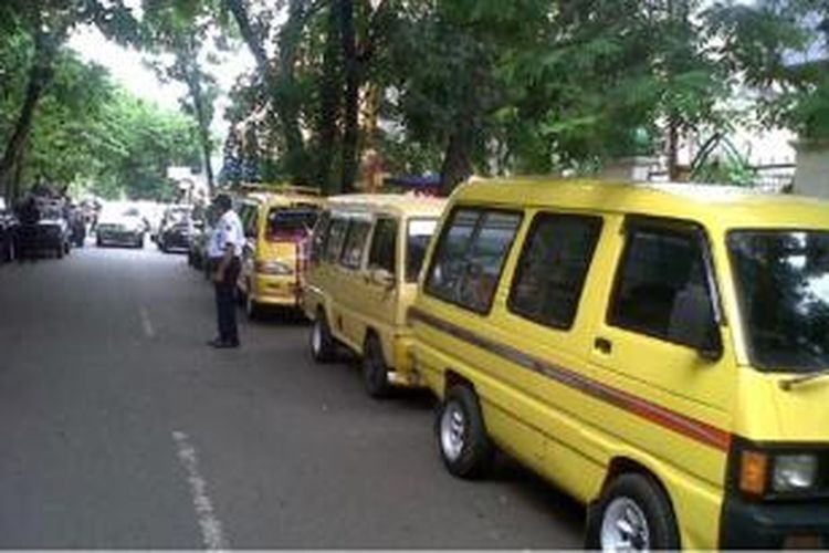 Wali Kota Parepare, Taufan Pawe, meluncurkan pogram kendaraan gratis bagi kalangan pelajar di Kota Parepare. Untuk pertama kali program angkutan kota gratis tersebut dilakukan di SMPN 10 Parepare. 