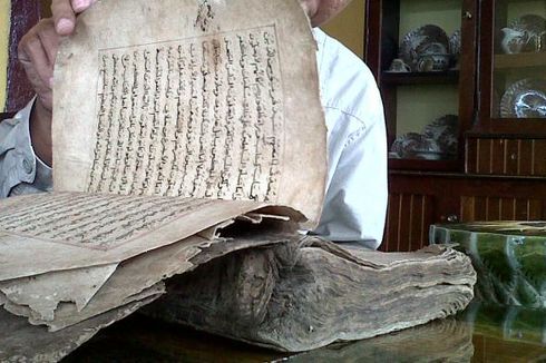 Al Quran Tertua di Bone Berbahan Kulit Unta