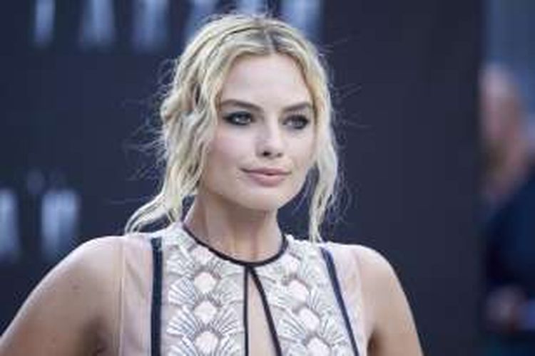 Aktris Australia Margot Robbie berpose untuk para fotografer ketika hadir dalam acara pemutaran perdana film The Legend of Tarzan untuk kawasan Eropa di London, Inggris, pada 5 Juli 2016 waktu seetempat.