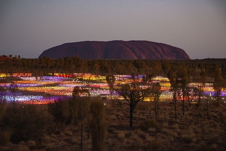 Suasana senja di Taman nasional Uluru-Kata Tjuta, Northern Territory Australia (Dok. Tourism Australia)