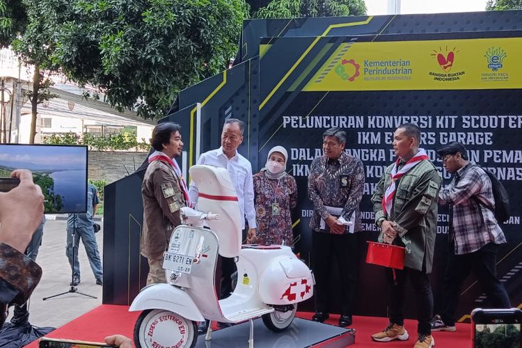 Menteri Perindustrian Agus Gumiwang Kartasasmita mengapresiasi langkah Elders Garage yang sudah mendukung program elektrifikasi lewat konversi motor.