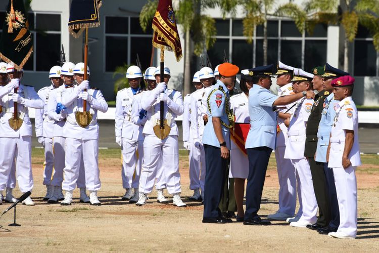 Panglima TNI Marsekal TNI Hadi Tjahjanto mengukuhkan tiga panglima dan satu komandan di empat satuan baru yang terbentuk di wilayah timur Indonesia.  Mayjen TNI Achmad Marzuki dikukuhkan sebagai Panglima Divisi Infanteri 3/Kostrad, Laksda TNI I Nyoman Gede Ariawan sebagai Panglima Koarmada III, Marsma TNI Tamsil Gustari Malik sebagai Pangkoopsau III dan Brigjen TNI (Mar) Amir Faisol sebagai Komandan Pasmar-3 Korps Marinir.