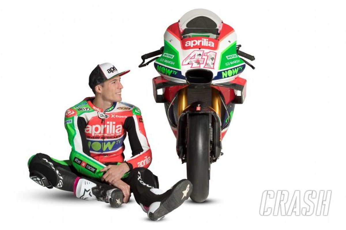 Aleix Espargaro bersama Aprilia RS-GP 2018.